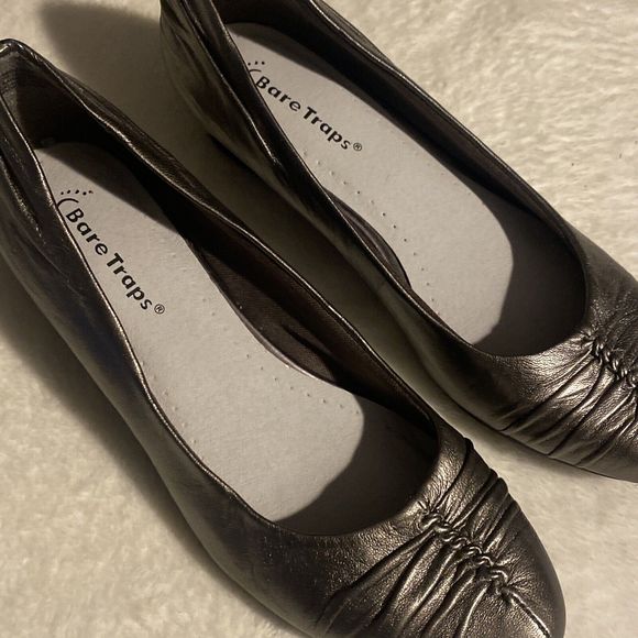 Bare Traps Landy Leather Slip On Wedge Heels Pumps Size 6 Silver Almond Toe - Picture 3 of 8